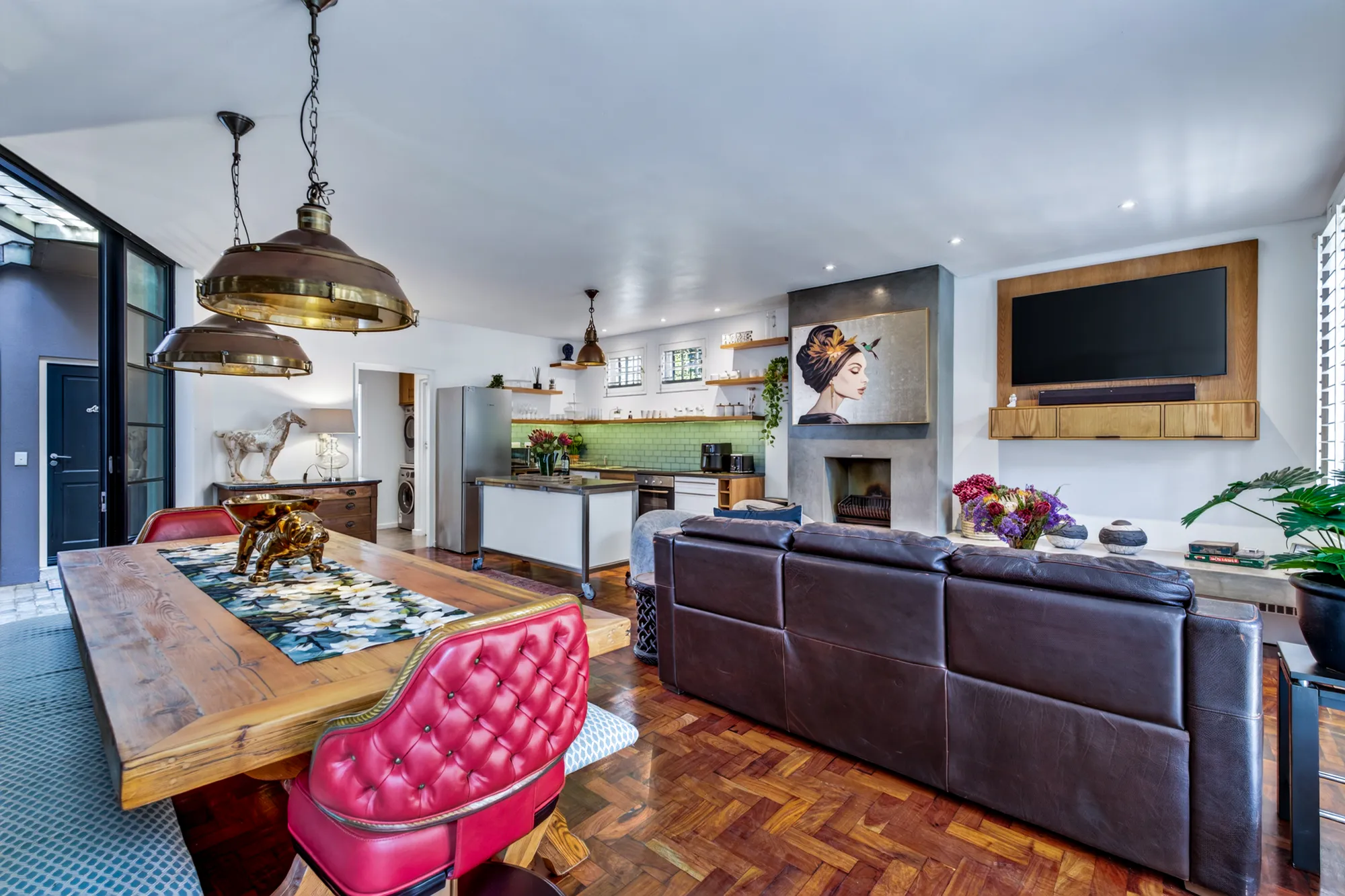 The open-plan kitchen, dining table, and living room at Casa Dias