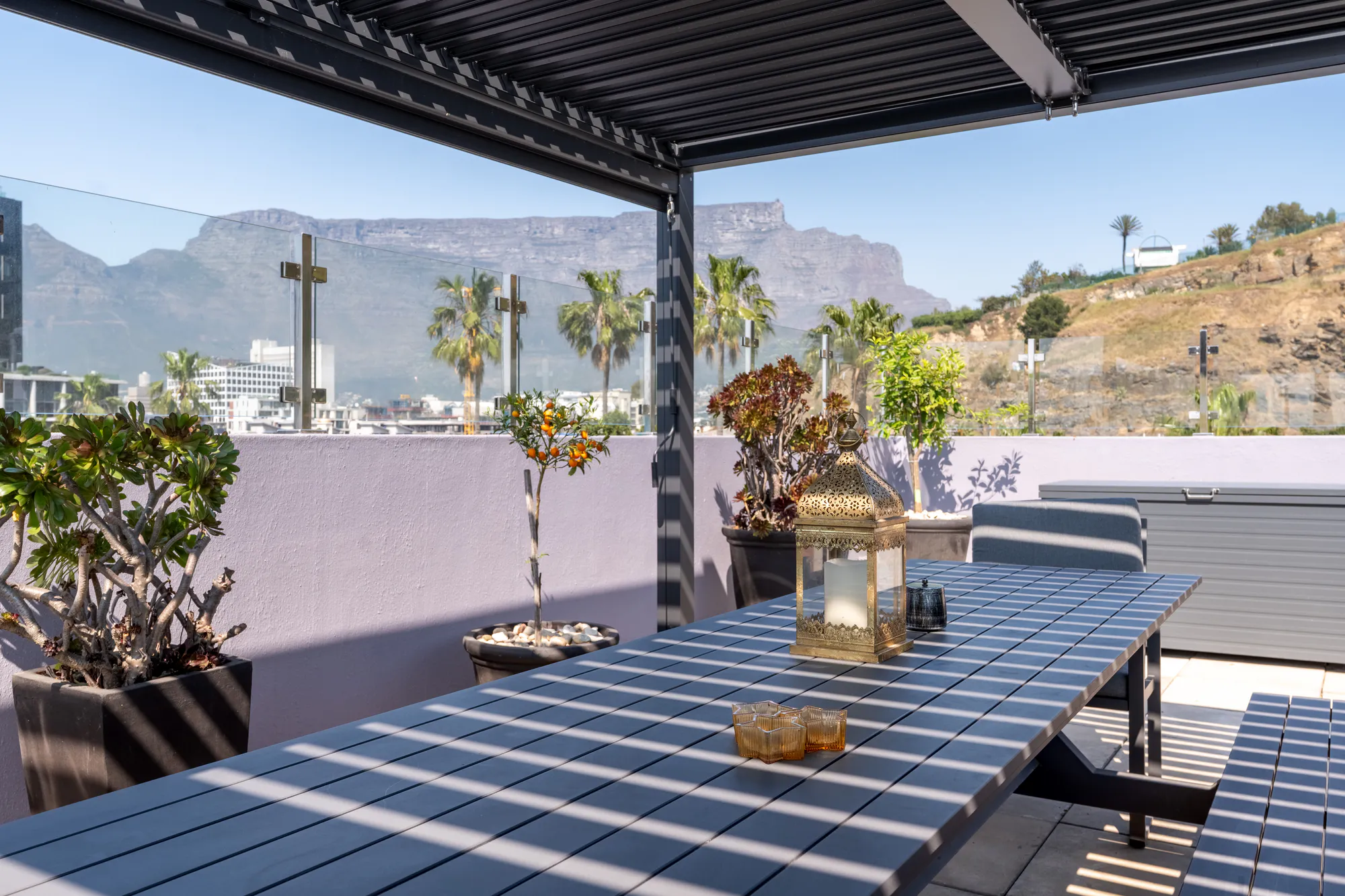 Table Mountain seen from the rooftop dining table at Casa Dias