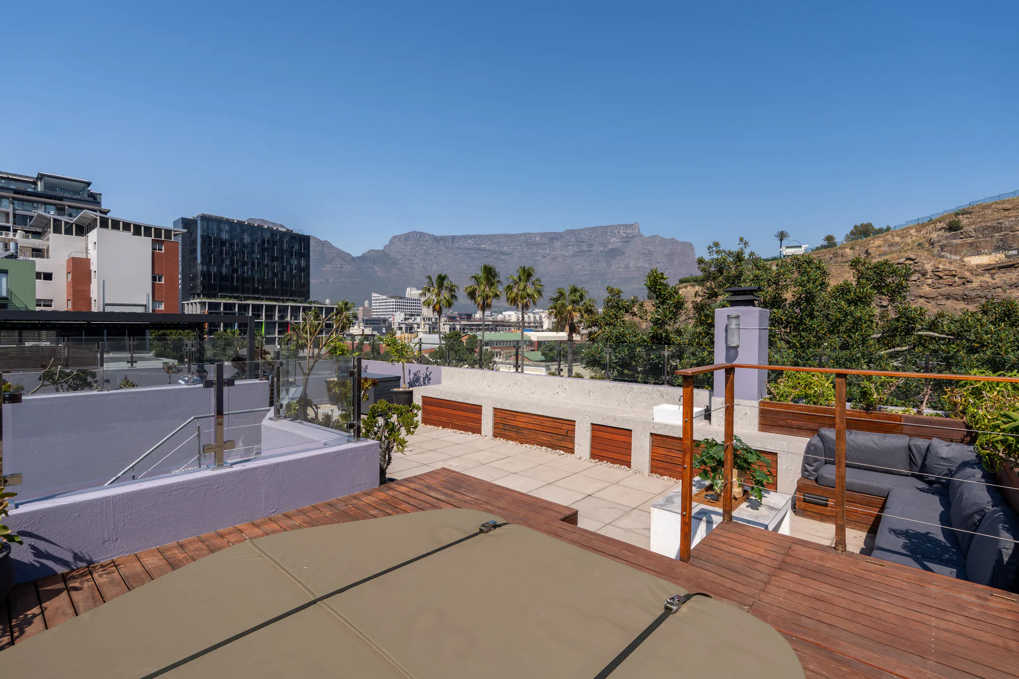 Table Mountain and the city from the Casa Dias rooftop